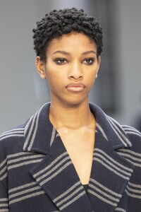 detail-defile-max-mara-automne-hiver-2020-2021-milan-detail-142.thumb.jpg.cc39716e11a20f86a56438467a12c40e.jpg
