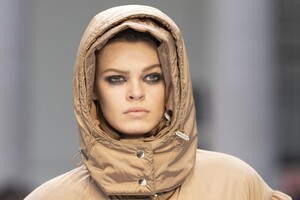 detail-defile-max-mara-automne-hiver-2020-2021-milan-detail-192.thumb.jpg.3165733f199cc847d7c044dbebf42260.jpg