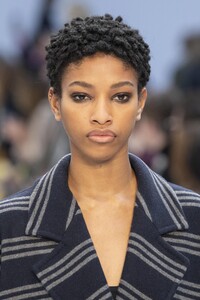 detail-defile-max-mara-automne-hiver-2020-2021-milan-detail-28.thumb.jpg.3a1ab8c5033852e00ff900c9deeff87d.jpg
