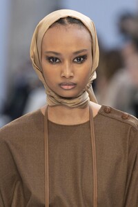 detail-defile-max-mara-automne-hiver-2020-2021-milan-detail-49.thumb.jpg.f79ade97efdee81b991e64cb1c1d7023.jpg