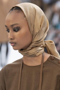 detail-defile-max-mara-automne-hiver-2020-2021-milan-detail-51.thumb.jpg.5bcb5a7a5a63ec1bfddd2243cad9b3f9.jpg