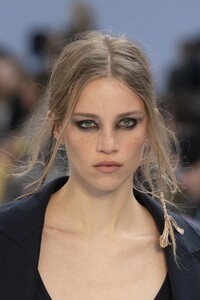 detail-defile-max-mara-automne-hiver-2020-2021-milan-detail-62.thumb.jpg.87df71fe5c998003ff2df99240baaf8b.jpg