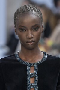 detail-defile-max-mara-automne-hiver-2020-2021-milan-detail-63.thumb.jpg.42f385a2d61f31b5d275219ff9c30f7c.jpg