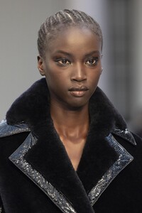 detail-defile-max-mara-automne-hiver-2020-2021-milan-detail-93.thumb.jpg.4a39f21fdfcda1149830dbd68edebebf.jpg