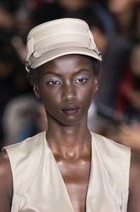 detail-defile-max-mara-printemps-ete-2020-milan-detail-243.thumb.jpg.e589004b01245132249ca40c6f8270e4.jpg