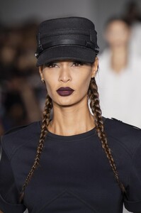 detail-defile-max-mara-printemps-ete-2020-milan-detail-34.thumb.jpg.29fe2455a4d3954e9166929f55c12726.jpg