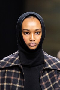 detail-defile-michael-kors-automne-hiver-2020-2021-new-york-detail-131.thumb.jpg.6de376b0c89fd59d90a52a2803a4a58b.jpg
