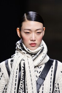 detail-defile-michael-kors-automne-hiver-2020-2021-new-york-detail-21.thumb.jpg.a4f198df03e4ae8ba2cf6aa096f478c5.jpg