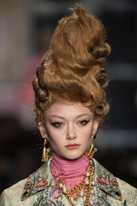 detail-defile-moschino-automne-hiver-2020-2021-milan-detail-186.thumb.jpg.3bb84904c792e0b464b43d9eeb95c398.jpg