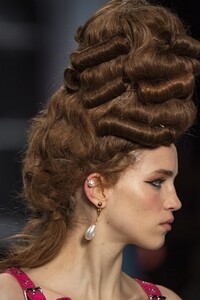 detail-defile-moschino-automne-hiver-2020-2021-milan-detail-199.thumb.jpg.36d6df6c36116bfb96c4aeabe8215f59.jpg