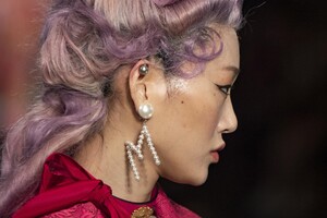 detail-defile-moschino-automne-hiver-2020-2021-milan-detail-206.thumb.jpg.24bad3a99f06affee55befd82b58c33e.jpg