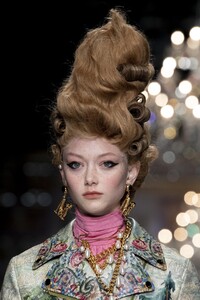 detail-defile-moschino-automne-hiver-2020-2021-milan-detail-74.thumb.jpg.d408a3f6b5411476a92c2b281e8d39d9.jpg
