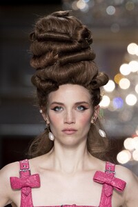 detail-defile-moschino-automne-hiver-2020-2021-milan-detail-87.thumb.jpg.cbbfe6ad94e0aefa0b46a34974a2ab75.jpg