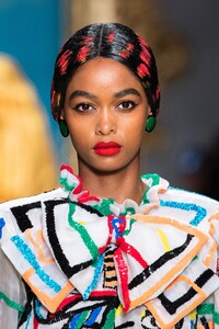 detail-defile-moschino-printemps-ete-2020-milan-detail-275.thumb.jpg.ba6aab7867264dd47dc004cb9bfaac88.jpg