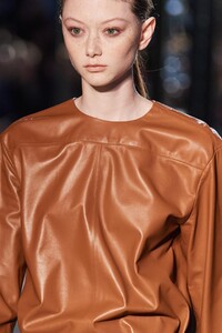 detail-defile-n21-automne-hiver-2020-2021-milan-detail-45.thumb.jpg.9346719fa8b25610914afab532cca6a6.jpg