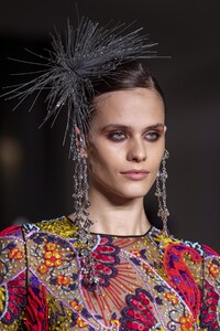 detail-defile-naeem-khan-automne-hiver-2020-2021-new-york-detail-38.thumb.jpg.a719d41db7685f5eee2a20ad2eedd3d4.jpg