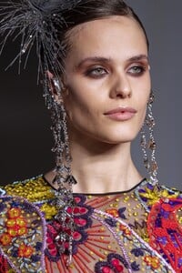 detail-defile-naeem-khan-automne-hiver-2020-2021-new-york-detail-39.thumb.jpg.ff88d883e7e801e7a06e0915cef04246.jpg