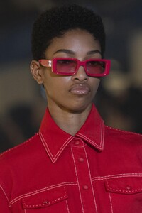 detail-defile-off-white-printemps-ete-2020-paris-detail-14.thumb.jpg.4ef91a2342ea049cf66cad04fe148524.jpg