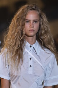 detail-defile-off-white-printemps-ete-2020-paris-detail-69.thumb.jpg.9aeaf48bcb17adcfd143f35c1b8fe9d7.jpg