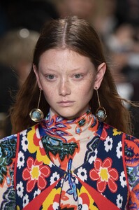 detail-defile-paco-rabanne-printemps-ete-2020-paris-detail-24.thumb.jpg.3113729e10f29927e440745a468eb57e.jpg