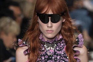 detail-defile-paco-rabanne-printemps-ete-2020-paris-detail-29.thumb.jpg.7bee86d887a2f096e9c7f343315d6e0f.jpg