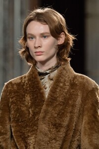 detail-defile-petar-petrov-automne-hiver-2020-2021-londres-detail-17.thumb.jpg.e1c64468acb9e52f9aafca9cbf8496e8.jpg