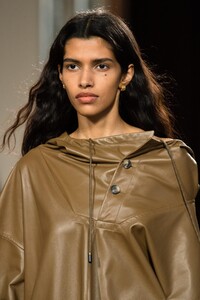 detail-defile-petar-petrov-automne-hiver-2020-2021-londres-detail-50.thumb.jpg.126f8959b13dbb0d2b0d6410d7964154.jpg
