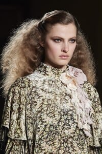 detail-defile-philosophy-di-lorenzo-serafini-automne-hiver-2020-2021-milan-detail-60.thumb.jpg.b2e6f4f2c77c7b376f131a40e38afa80.jpg