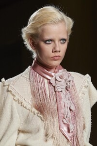 detail-defile-philosophy-di-lorenzo-serafini-automne-hiver-2020-2021-milan-detail-81.thumb.jpg.929339d887279a877cdcf0f192e6219c.jpg