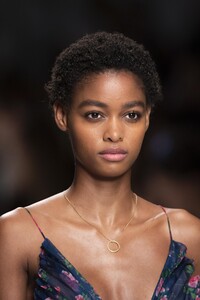 detail-defile-philosophy-di-lorenzo-serafini-printemps-ete-2020-milan-detail-44.thumb.jpg.0ec217e3965f7c578f2503a1d15a4e63.jpg