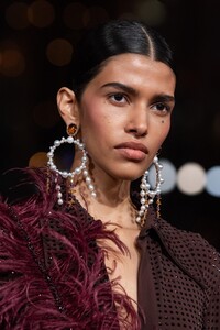 detail-defile-prabal-gurung-automne-hiver-2020-2021-new-york-detail-102.thumb.jpg.cad209062971c8fc8b8414c38c9f7ea0.jpg