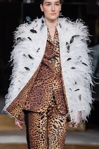 detail-defile-prabal-gurung-automne-hiver-2020-2021-new-york-detail-71.thumb.jpg.95f7a9dd3f4e3fc0c9f136c3ac2f0a3b.jpg
