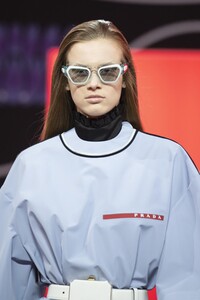 detail-defile-prada-automne-hiver-2020-2021-milan-detail-106.thumb.jpg.835000bee3a3e5ccac3f150dc201d803.jpg
