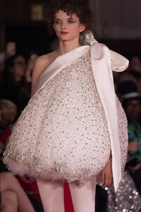 detail-defile-richard-quinn-printemps-ete-2020-londres-detail-109.thumb.jpg.f65a6d2a4e9f1781a5dd20f2d3e7d777.jpg