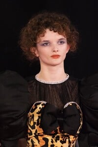 detail-defile-richard-quinn-printemps-ete-2020-londres-detail-33.thumb.jpg.d8388334a49ce6a8483f9ea8e4ef81dc.jpg