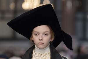 detail-defile-roksanda-automne-hiver-2020-2021-londres-detail-62.thumb.jpg.11a2a6f216125a54253918df410ae346.jpg