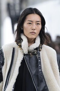 detail-defile-sacai-automne-hiver-2020-2021-paris-detail-201.thumb.jpg.5851f462f5f579e2c09c8c314e29e7de.jpg
