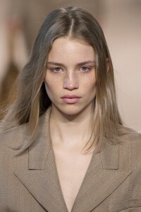 detail-defile-salvatore-ferragamo-automne-hiver-2020-2021-milan-detail-170.thumb.jpg.b6d37e64926b2be12052756902472f43.jpg