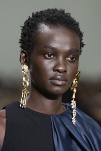 detail-defile-schiaparelli-printemps-ete-2020-paris-detail-24.thumb.jpg.aa959a953120a0c18019bbd637b7ed61.jpg