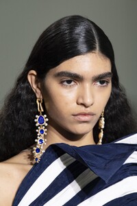 detail-defile-schiaparelli-printemps-ete-2020-paris-detail-39.thumb.jpg.8d583b5b7e3e882fc51895d1dd8b055e.jpg