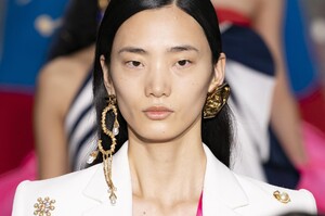 detail-defile-schiaparelli-printemps-ete-2020-paris-detail-65.thumb.jpg.e1307dc73bf1d48fc537540dfc92d1e4.jpg