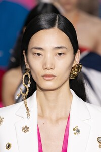 detail-defile-schiaparelli-printemps-ete-2020-paris-detail-66.thumb.jpg.68b91741b16fd194ae4a53f6aa464962.jpg