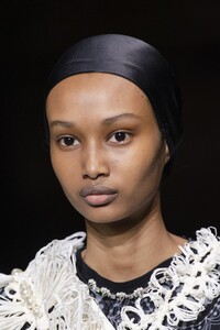 detail-defile-simone-rocha-printemps-ete-2020-londres-detail-105.thumb.jpg.1617c61a4aec685be2d2f49677559875.jpg