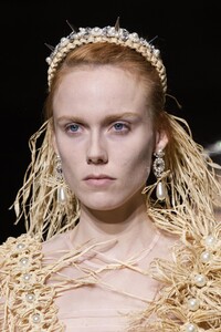 detail-defile-simone-rocha-printemps-ete-2020-londres-detail-113.thumb.jpg.ff7424c75d91b2557989350ddf1ee576.jpg