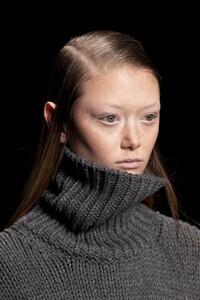 detail-defile-sportmax-automne-hiver-2020-2021-milan-detail-112.thumb.jpg.ac63cede0979783b356ae790365d9075.jpg