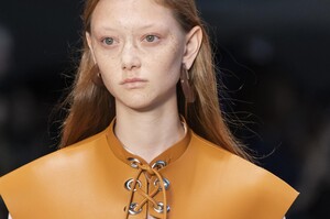 detail-defile-sportmax-printemps-ete-2020-milan-detail-129.thumb.jpg.2740f7a5ca2e51a94a646c50250caa85.jpg