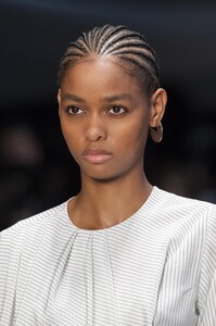 detail-defile-sportmax-printemps-ete-2020-milan-detail-63.thumb.jpg.058233d4a39a3745c691f8582e29184e.jpg