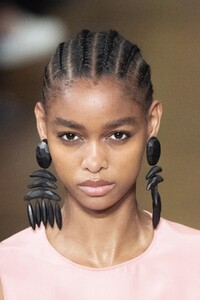 detail-defile-stella-mccartney-printemps-ete-2020-paris-detail-22.thumb.jpg.4c5c75049acde5b6075bca165b6360c6.jpg