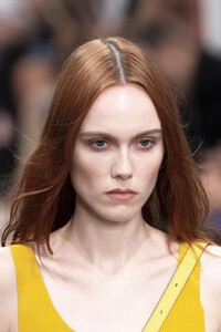 detail-defile-tod039s-printemps-ete-2020-milan-detail-3.thumb.jpg.d0c656c99e8dde7842f4b4d63f443247.jpg