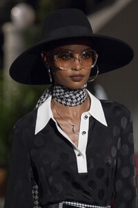 detail-defile-tommy-hilfiger-automne-hiver-2019-2020-new-york-detail-15.thumb.jpg.6352738275af9b9961dcca389081b1dc.jpg